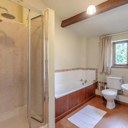 4 Bed In Oc-g33122 بيت للعطل